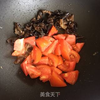 Scrambled Eggs with Tomato and Fungus recipe