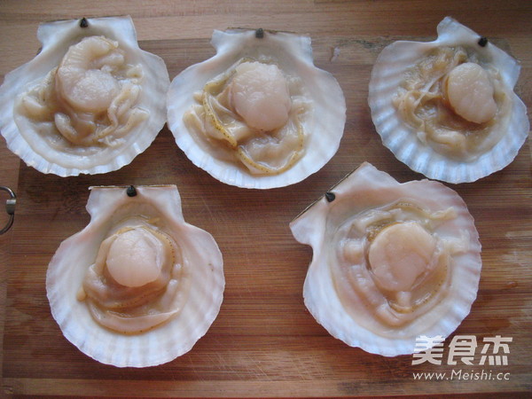 Grilled Scallops with Garlic recipe