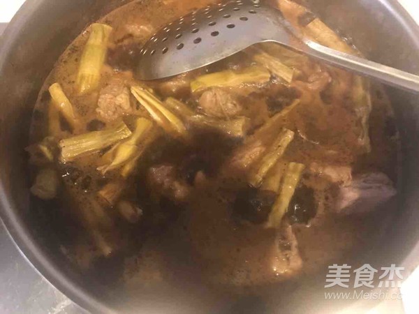 Braised Pork Ribs with Dried Bamboo Shoots recipe