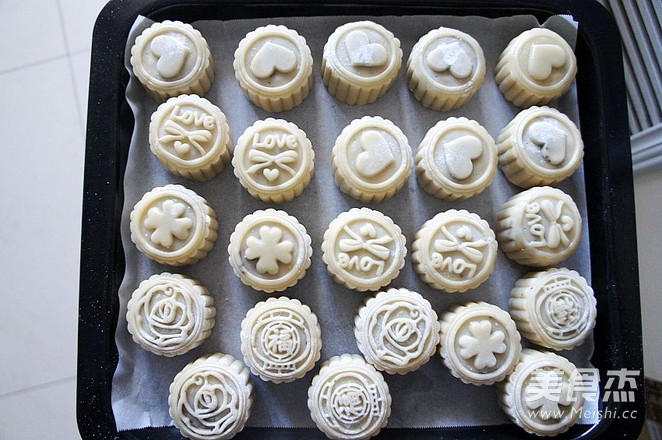 Suzi Stuffed Mooncakes recipe