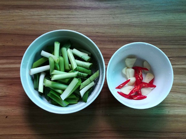 Stir-fried Spicy Garlic Sprouts recipe