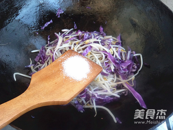 Purple Cabbage Fried with Silver Buds recipe