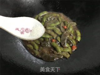 Stir-fried Lamb Eyed Peas with Edamame recipe