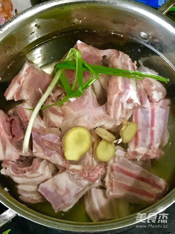 Lamb Chops Stewed with Radish recipe