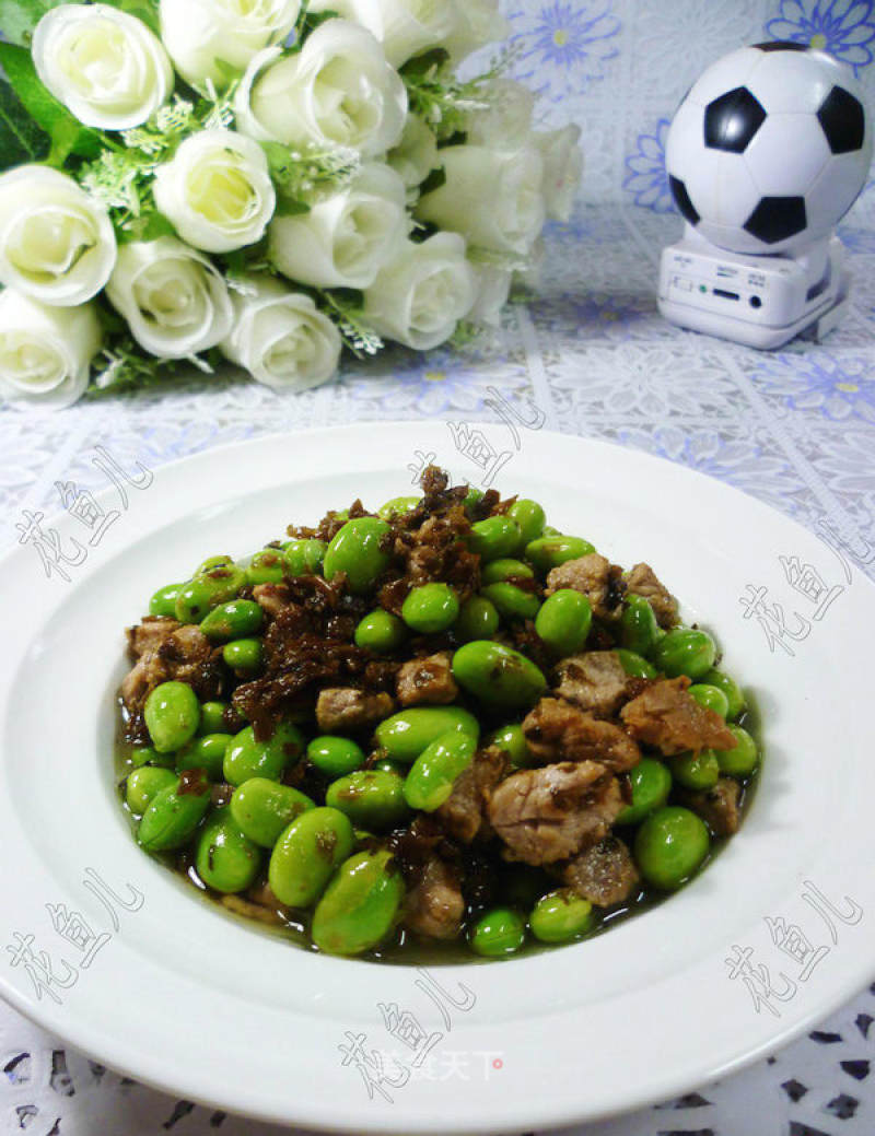 Fried Edamame with Sprouts and Diced Pork