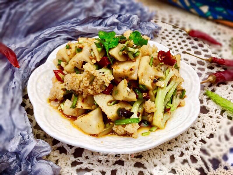 #年味儿# Appetizing and Refreshing Cauliflower Mixed Lotus Root recipe