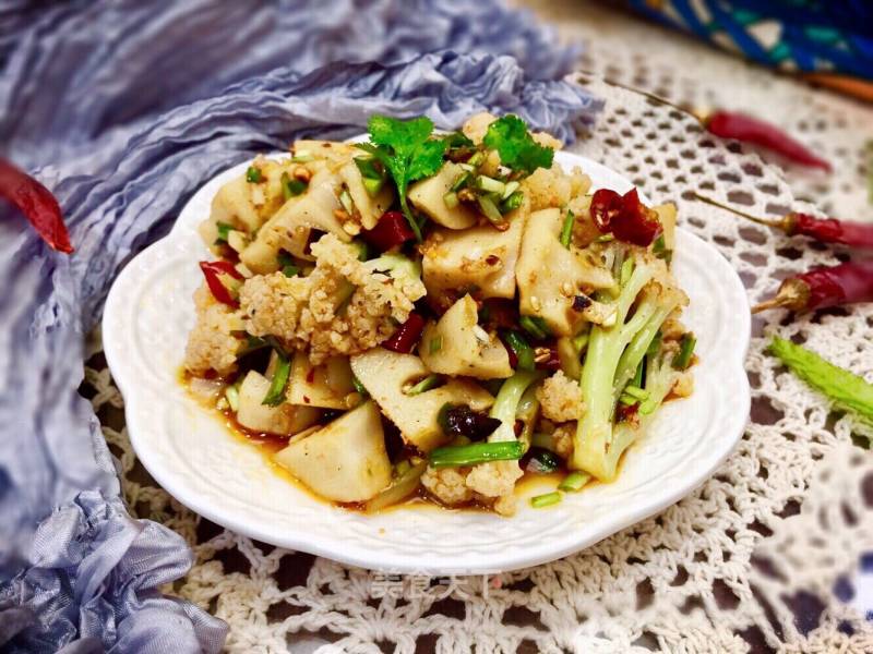 #年味儿# Appetizing and Refreshing Cauliflower Mixed Lotus Root