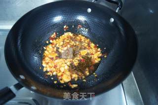 Stir-fried Sea Melon Seeds with Peppers-in The Bustling City, that Belongs to A Little Bit of Laziness and Recklessness. recipe