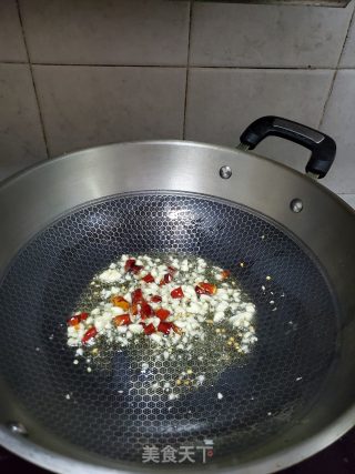 Stir-fried Mustard Greens with Minced Garlic and Dried Chilies recipe