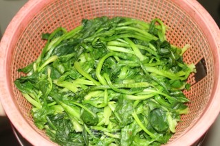 Spinach Mixed with Peanuts recipe