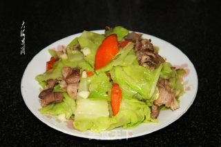 Stir-fried Green Cabbage with Heart-protecting Pork recipe