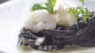 Noodles with Squid Sauce recipe