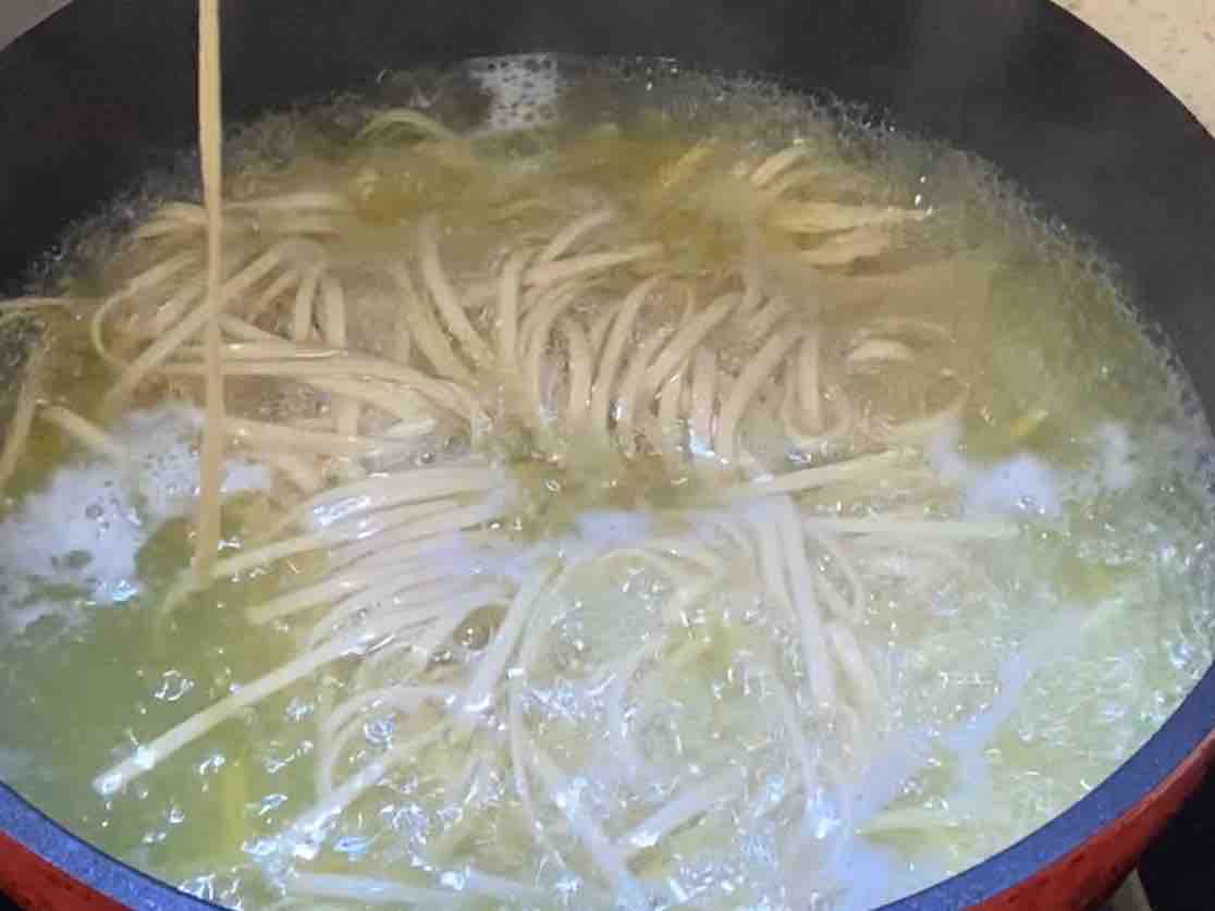 Stir-fried Soba Noodles with Spicy Clam Sauce recipe