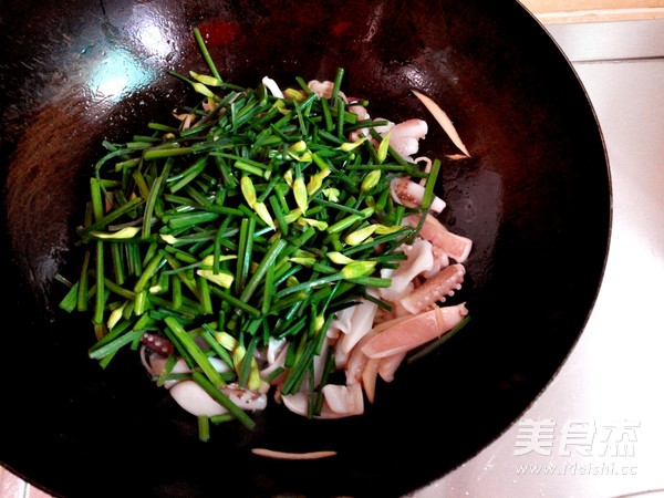 Fried Squid Head with Chive Moss recipe