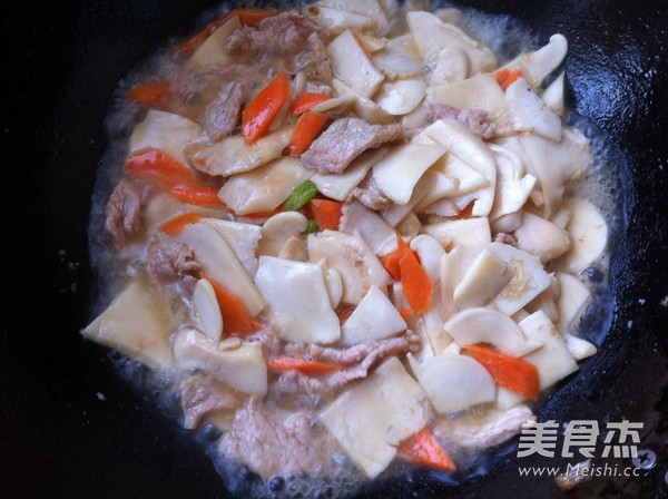 Stir-fried Pork with Bailing Mushroom recipe