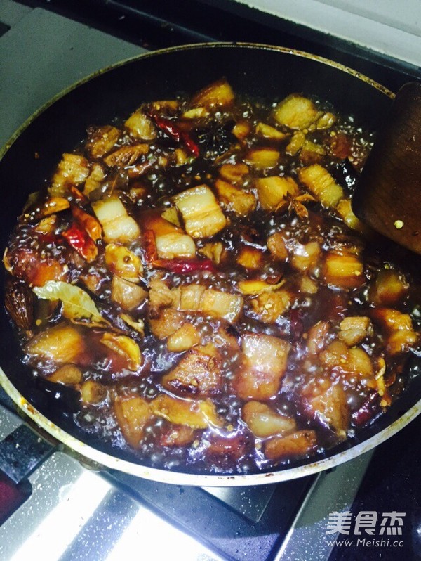 Braised Pork with Tiger Skin Egg recipe