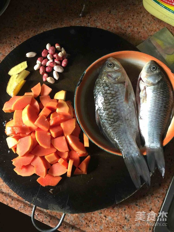 Papaya Crucian Carp Soup recipe