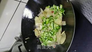 Stir-fried Beef and Potato Chips recipe