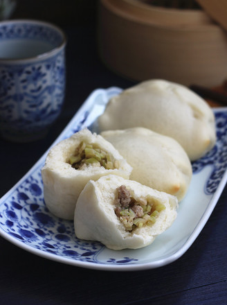 Kidney Bean Buns with Diced Pork recipe