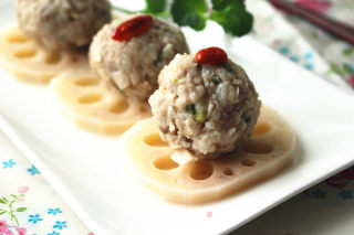 Steamed Meatballs with Lotus Root recipe