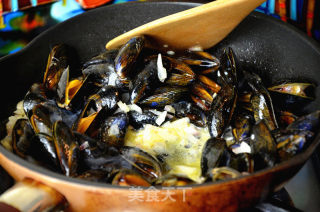 Blue Mussels Cooked in Rum Butter recipe