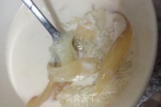 Stewed Bird's Nest Soup with Fish Maw and Fresh Milk recipe
