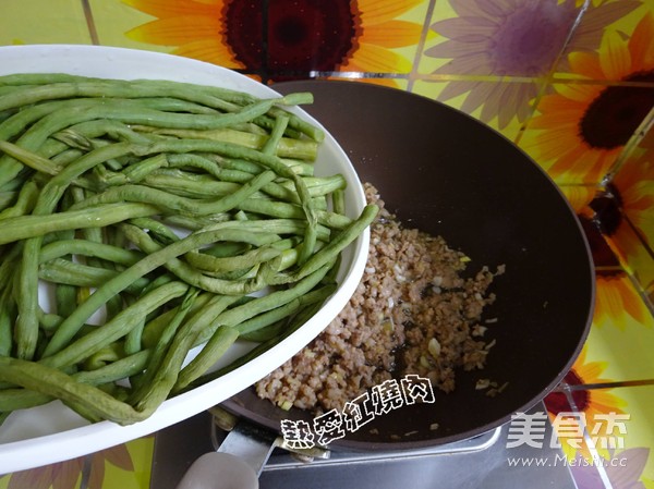 Long Cowpea with Minced Meat recipe