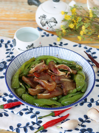 Stir-fried Pork Ears with Green Peppers recipe