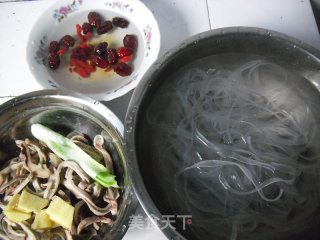 Pork Belly Soup with Red Date Vermicelli recipe