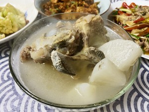 Beef Bone Stewed Radish Soup recipe