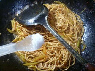 Spicy Fried Noodles with Pork Belly recipe