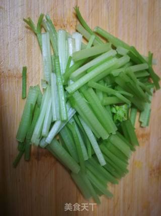 Celery Stir-fried Fungus recipe
