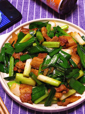 Stir-fried Garlic Sprouts with Shacha Pork Belly-can Make You Eat A Bowl of Rice recipe