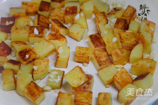 Garlic Fried Potatoes recipe