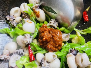 Stir-fried Cuttlefish with Home-cooked Vegetable Sauce (15 Minutes) recipe