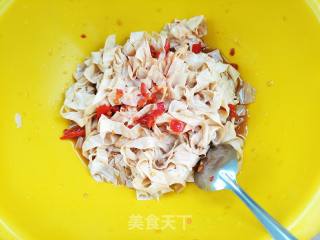 Chopped Pepper and Stir-fried Soybean Oil Skin recipe