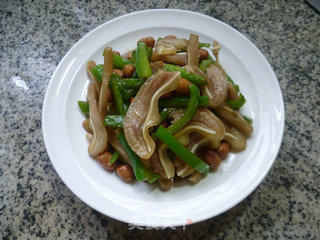 Fried Pork Ears with Peanuts and Light Pepper recipe