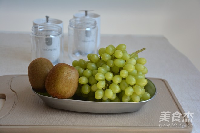 Kiwi Grape Juice recipe