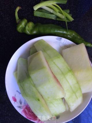 Stir-fried Watermelon Rind with Green Pepper recipe