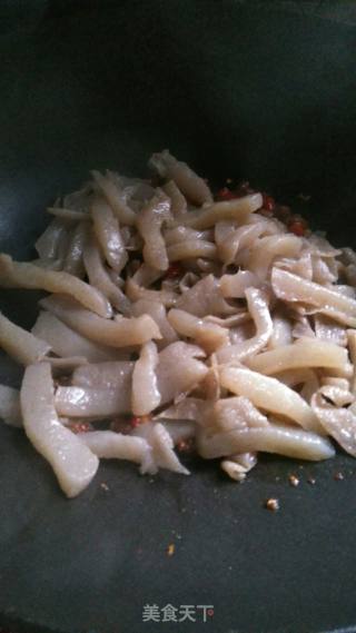 Stir-fried Konjac with Chopped Pepper and Laba Beans recipe