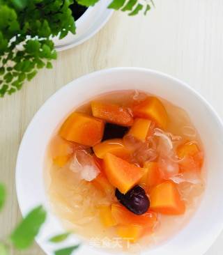Papaya and Tremella Sweet Soup recipe