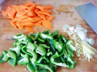 Stir-fried Pork with Green Peppers and Carrots recipe