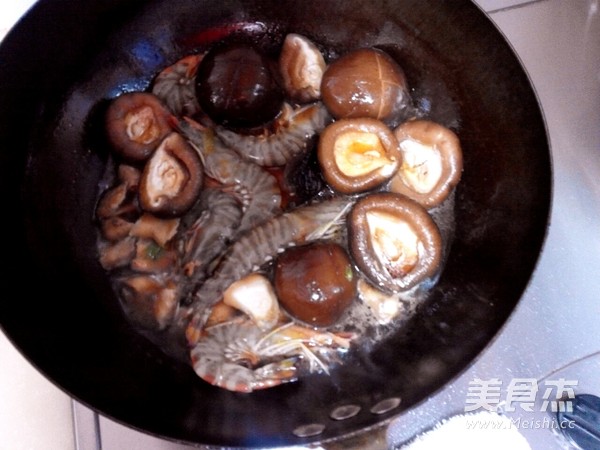 Mushroom Stewed Seafood recipe