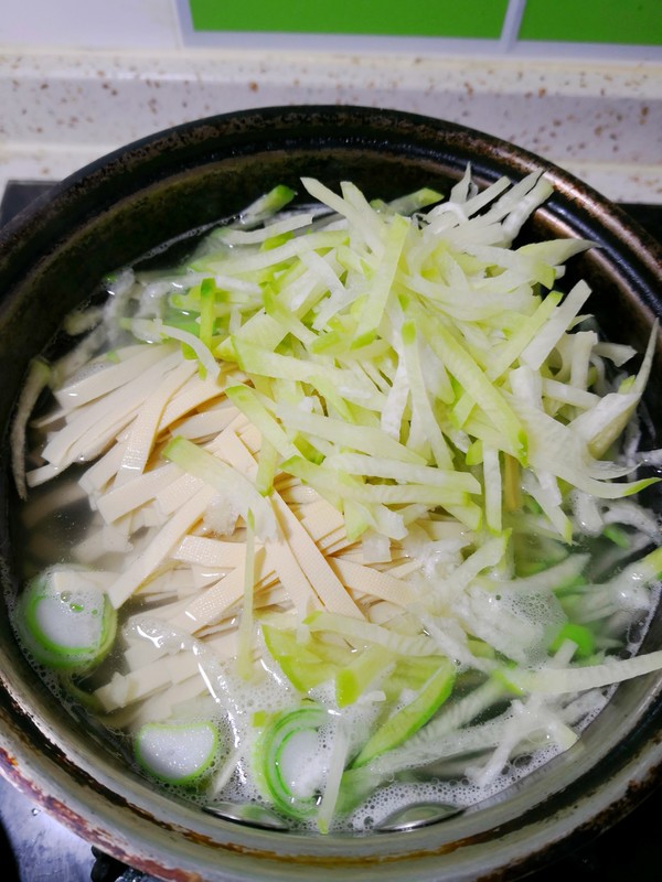 Green Radish and Tofu Soup recipe