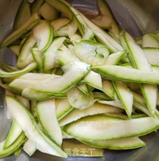 Stir Fried Fungus with Garlic Zucchini recipe