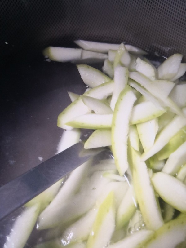 Zucchini and Enoki Mushroom Soup recipe