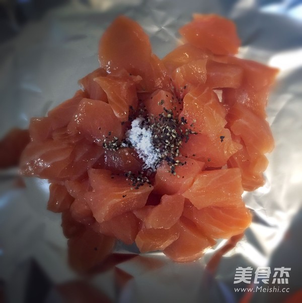 Lime-flavored Salmon Cubes recipe