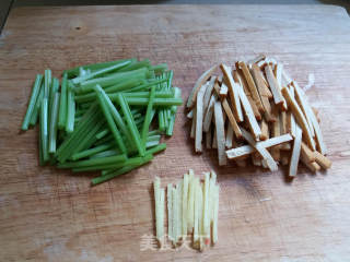 Stir-fried Shredded Pork with Spiced Dried Celery recipe