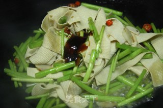 #春食野菜香# Stir-fried Baiye with Reed Artemisia recipe