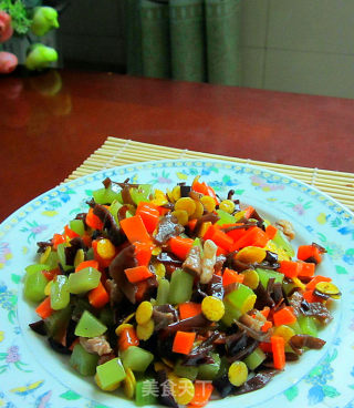 Home-style Stir-fry-four-vegetable Fried Diced Pork recipe